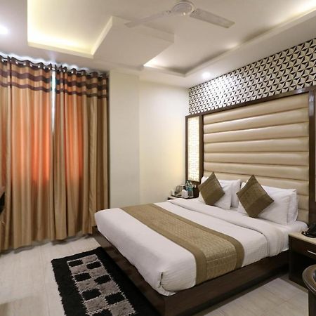 Hotel Mannat International By Mannat New Delhi Bagian luar foto