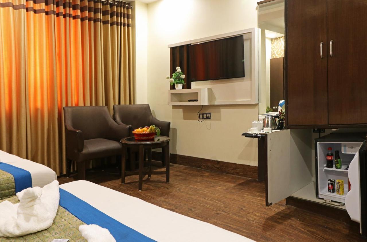 Hotel Mannat International By Mannat New Delhi Bagian luar foto