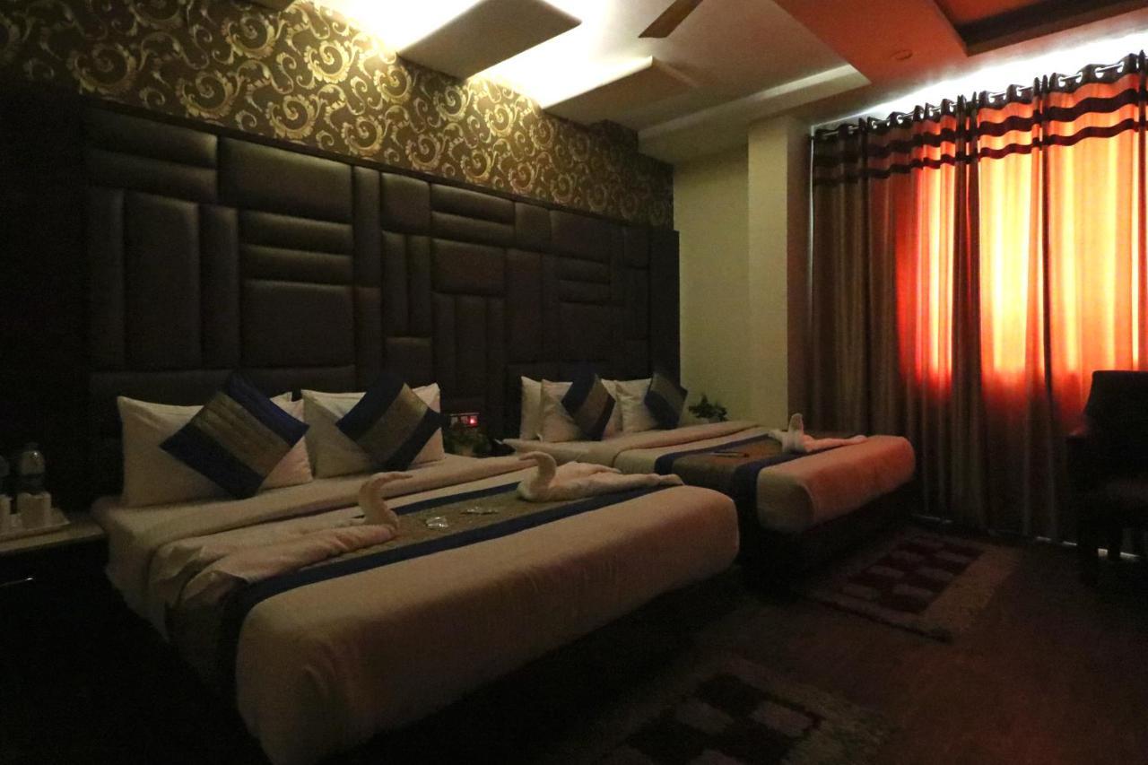 Hotel Mannat International By Mannat New Delhi Bagian luar foto