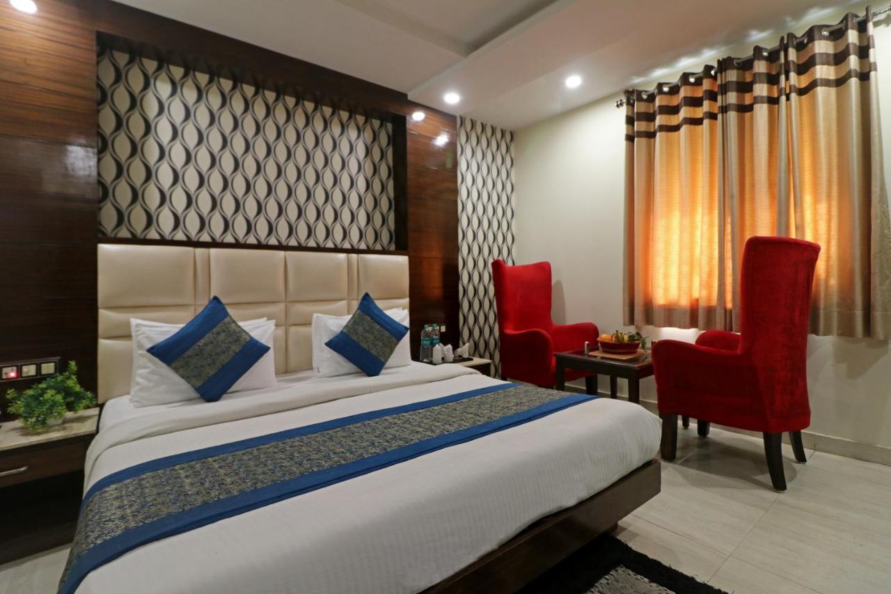 Hotel Mannat International By Mannat New Delhi Bagian luar foto
