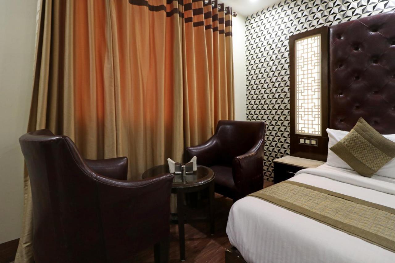 Hotel Mannat International By Mannat New Delhi Bagian luar foto
