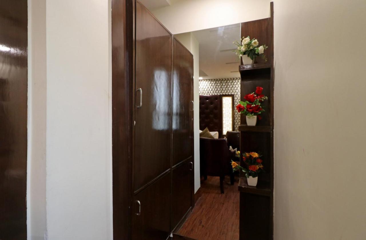Hotel Mannat International By Mannat New Delhi Bagian luar foto