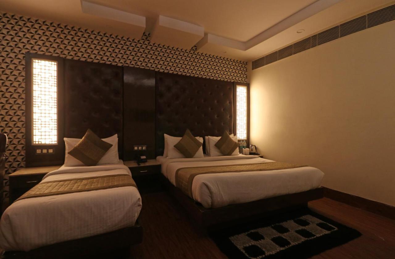 Hotel Mannat International By Mannat New Delhi Bagian luar foto