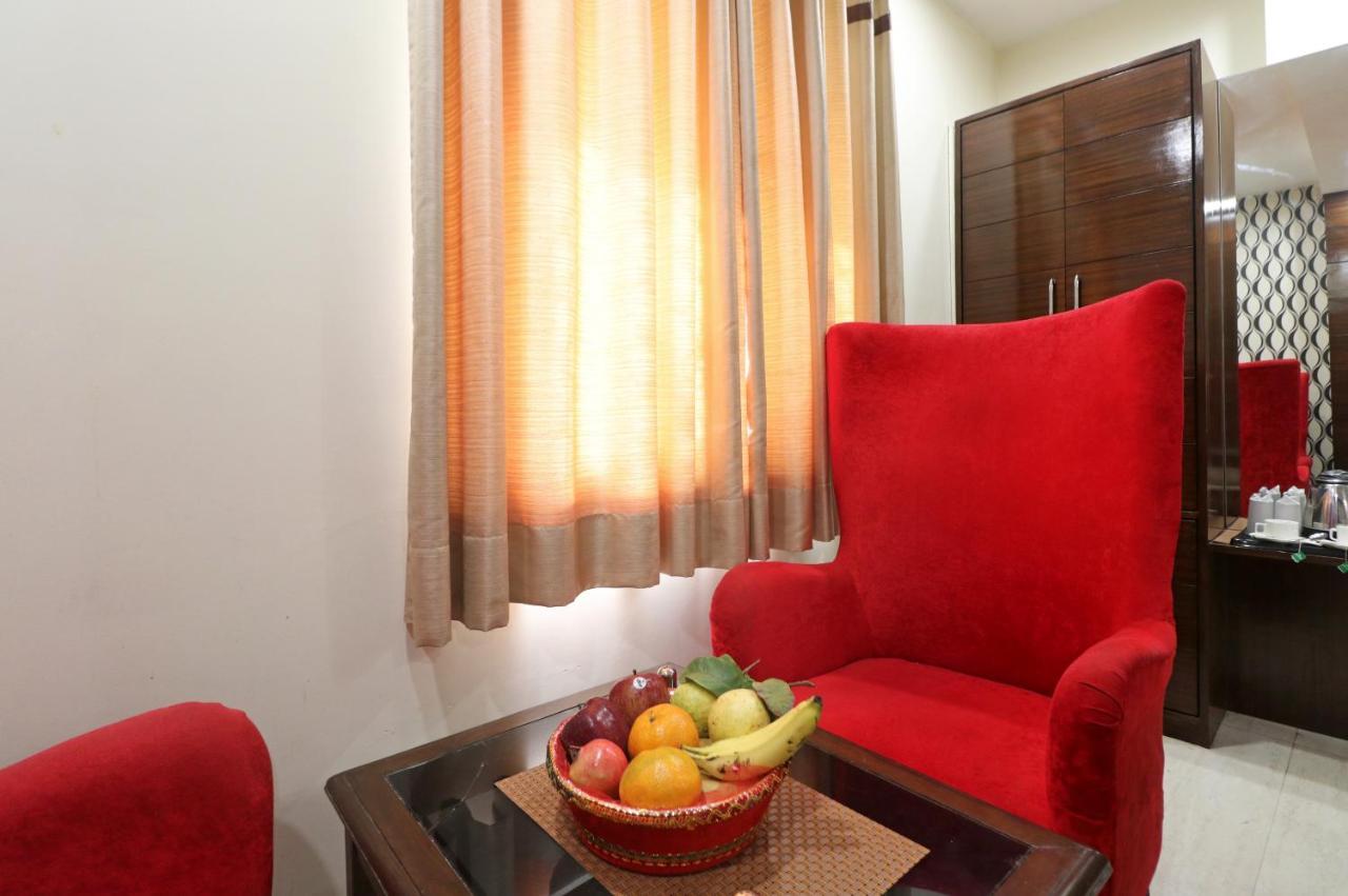 Hotel Mannat International By Mannat New Delhi Bagian luar foto