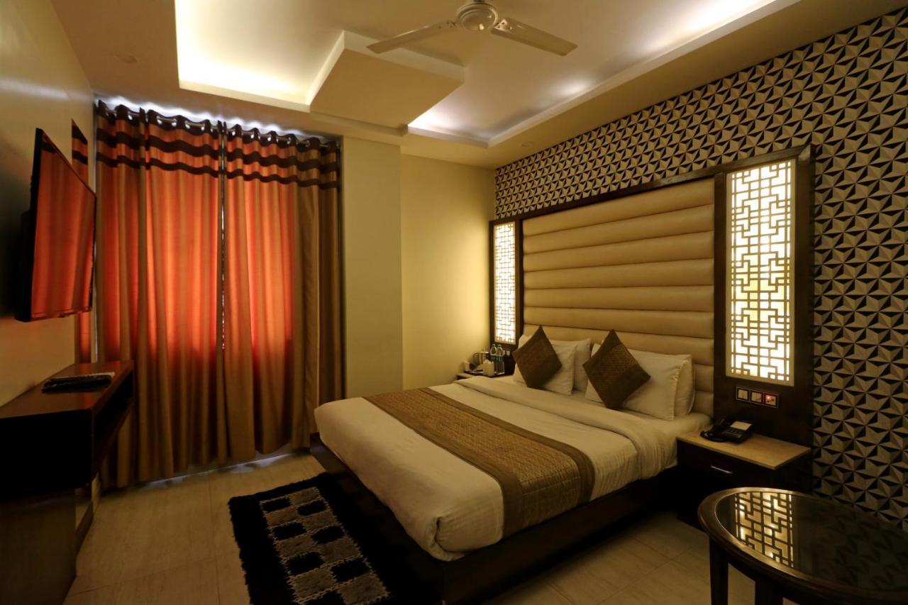 Hotel Mannat International By Mannat New Delhi Bagian luar foto