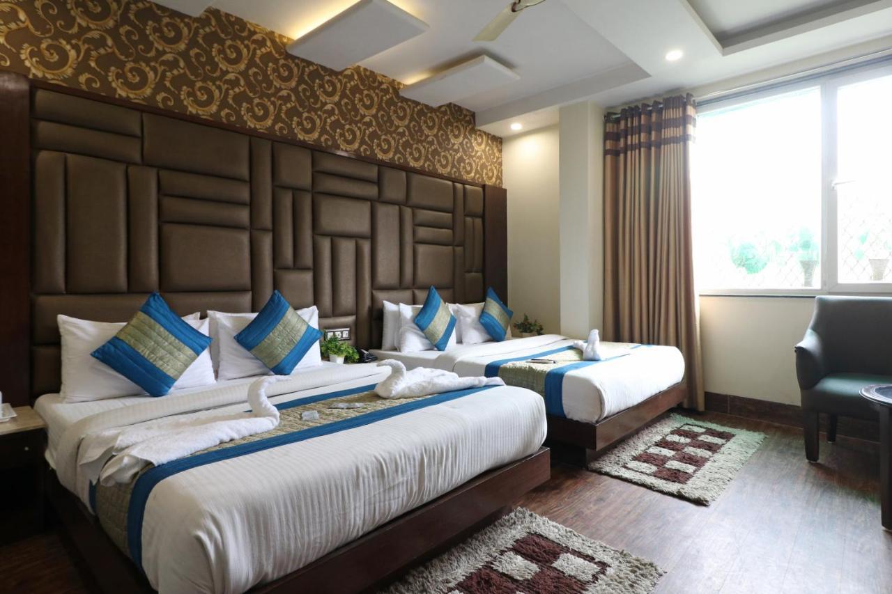 Hotel Mannat International By Mannat New Delhi Bagian luar foto