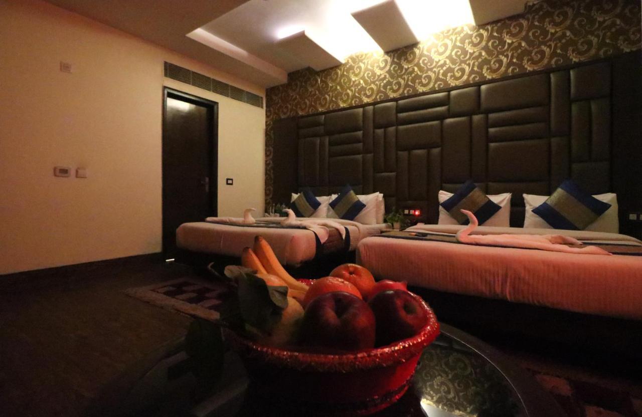 Hotel Mannat International By Mannat New Delhi Bagian luar foto