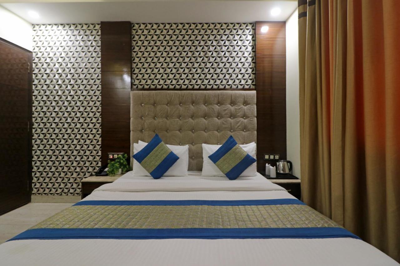 Hotel Mannat International By Mannat New Delhi Bagian luar foto