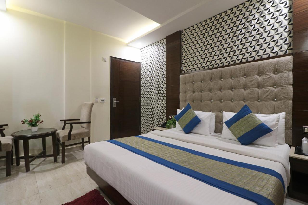 Hotel Mannat International By Mannat New Delhi Bagian luar foto