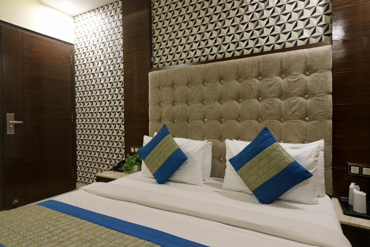 Hotel Mannat International By Mannat New Delhi Bagian luar foto