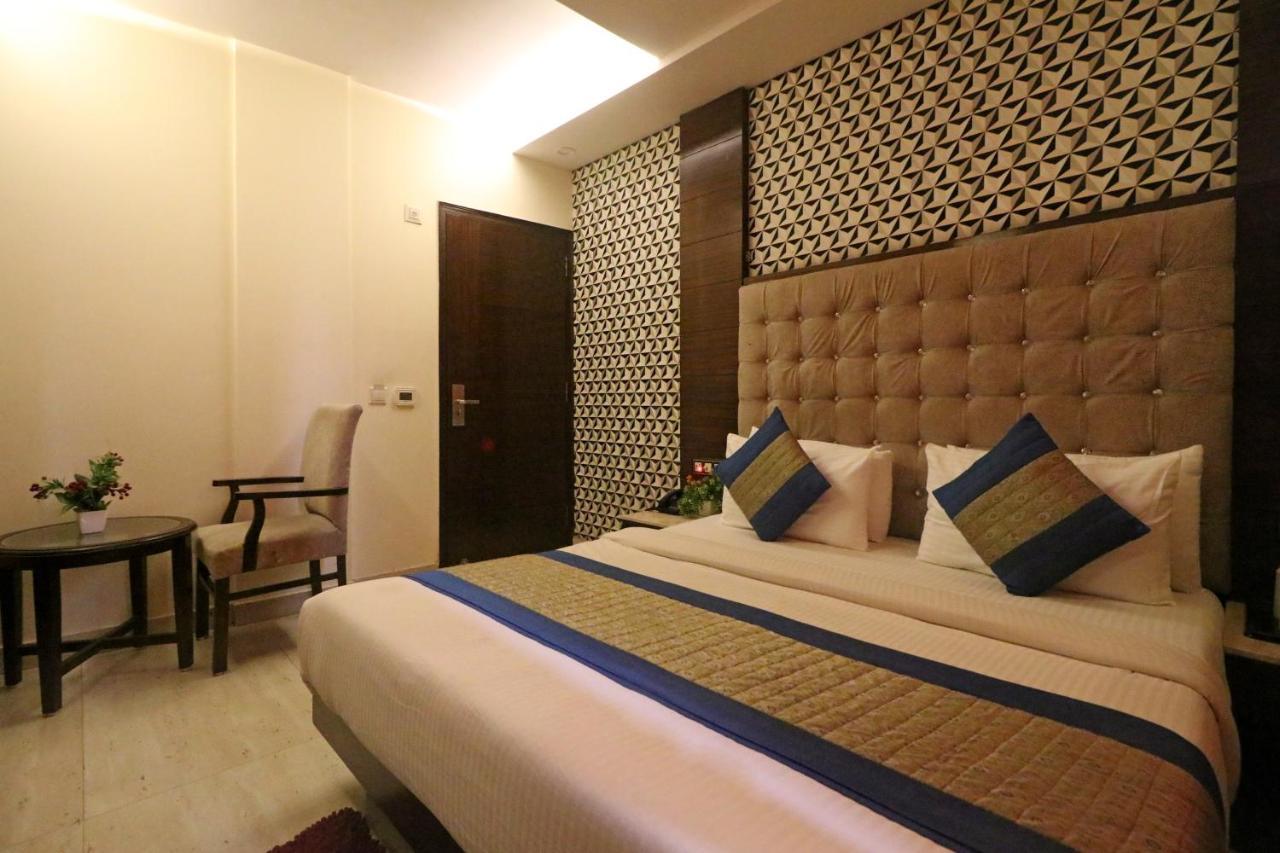 Hotel Mannat International By Mannat New Delhi Bagian luar foto