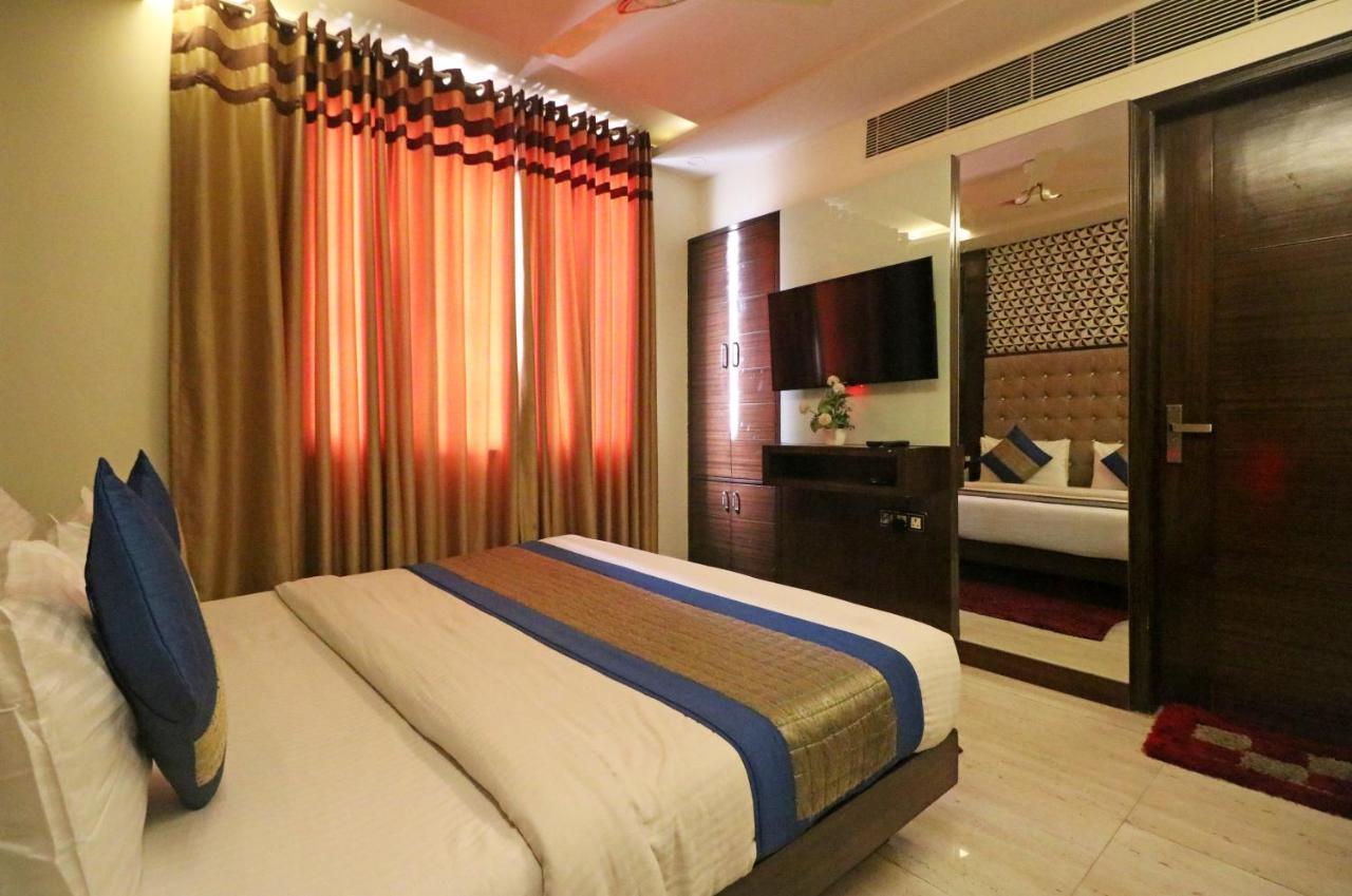 Hotel Mannat International By Mannat New Delhi Bagian luar foto