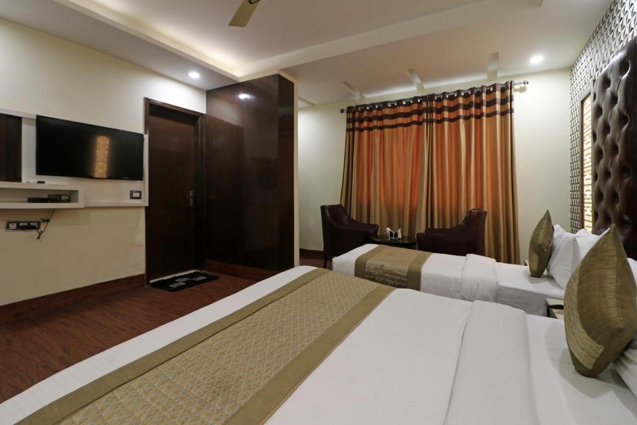 Hotel Mannat International By Mannat New Delhi Bagian luar foto