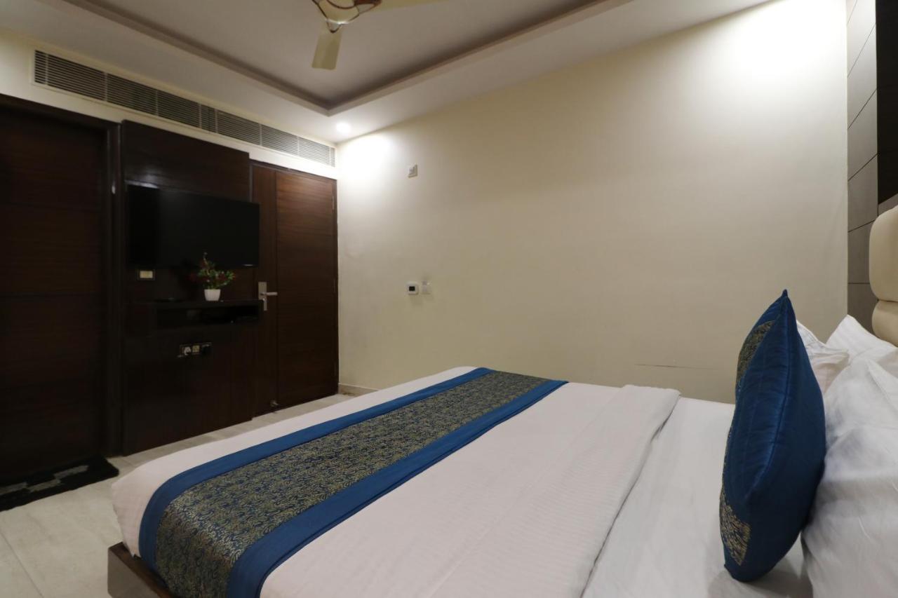 Hotel Mannat International By Mannat New Delhi Bagian luar foto