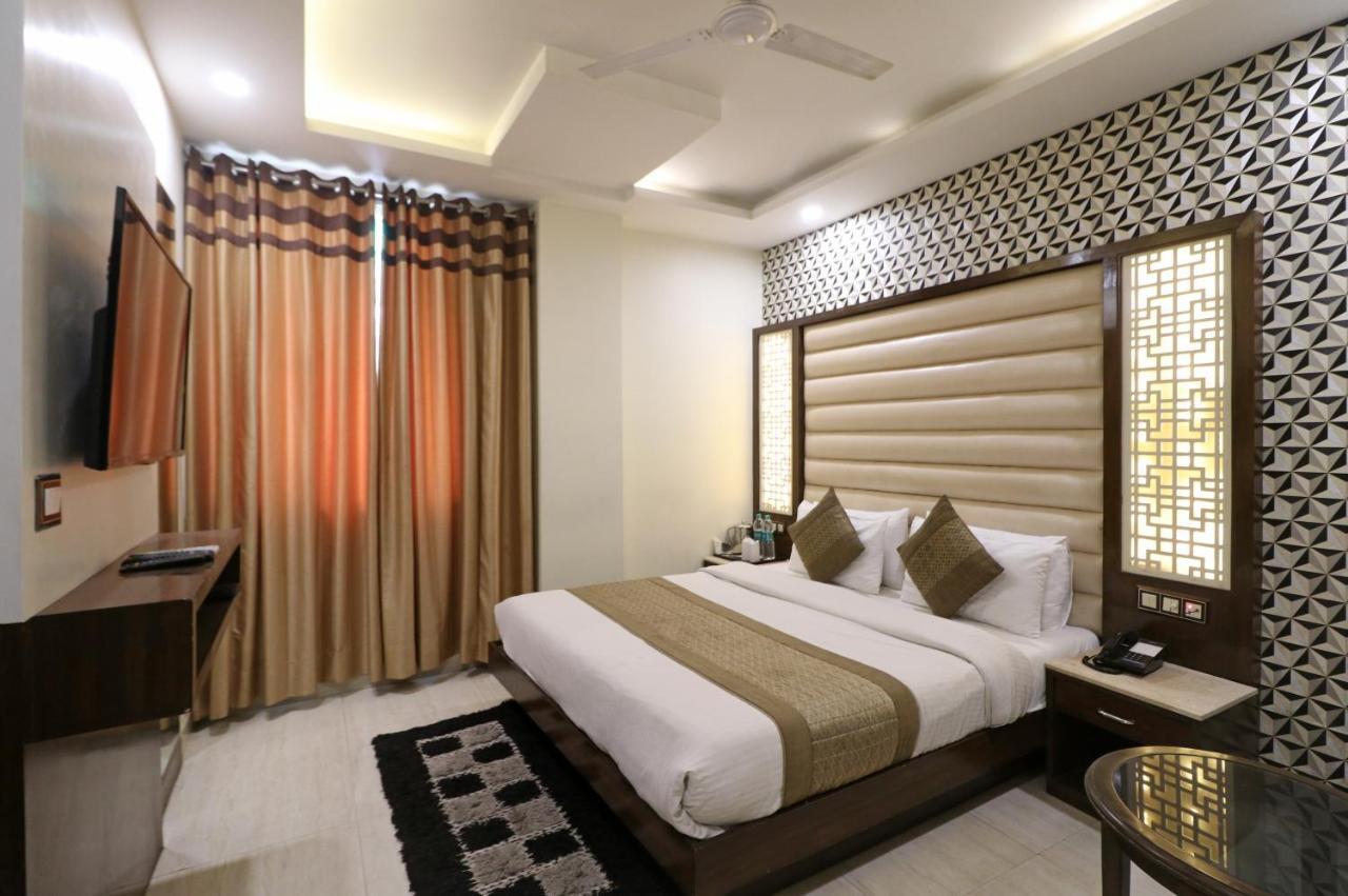 Hotel Mannat International By Mannat New Delhi Bagian luar foto