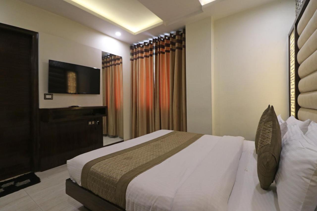 Hotel Mannat International By Mannat New Delhi Bagian luar foto