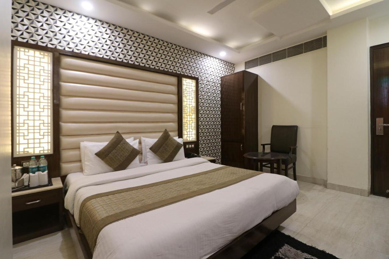 Hotel Mannat International By Mannat New Delhi Bagian luar foto