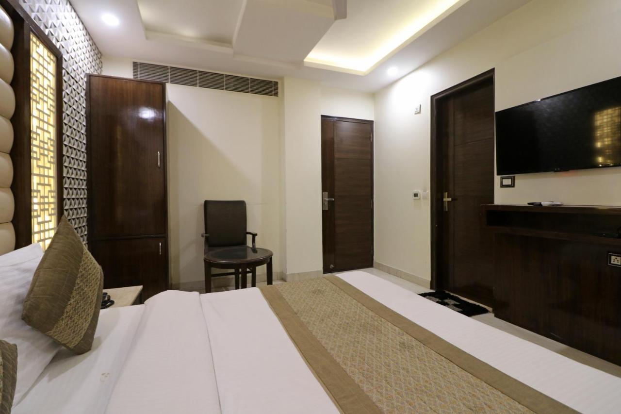 Hotel Mannat International By Mannat New Delhi Bagian luar foto