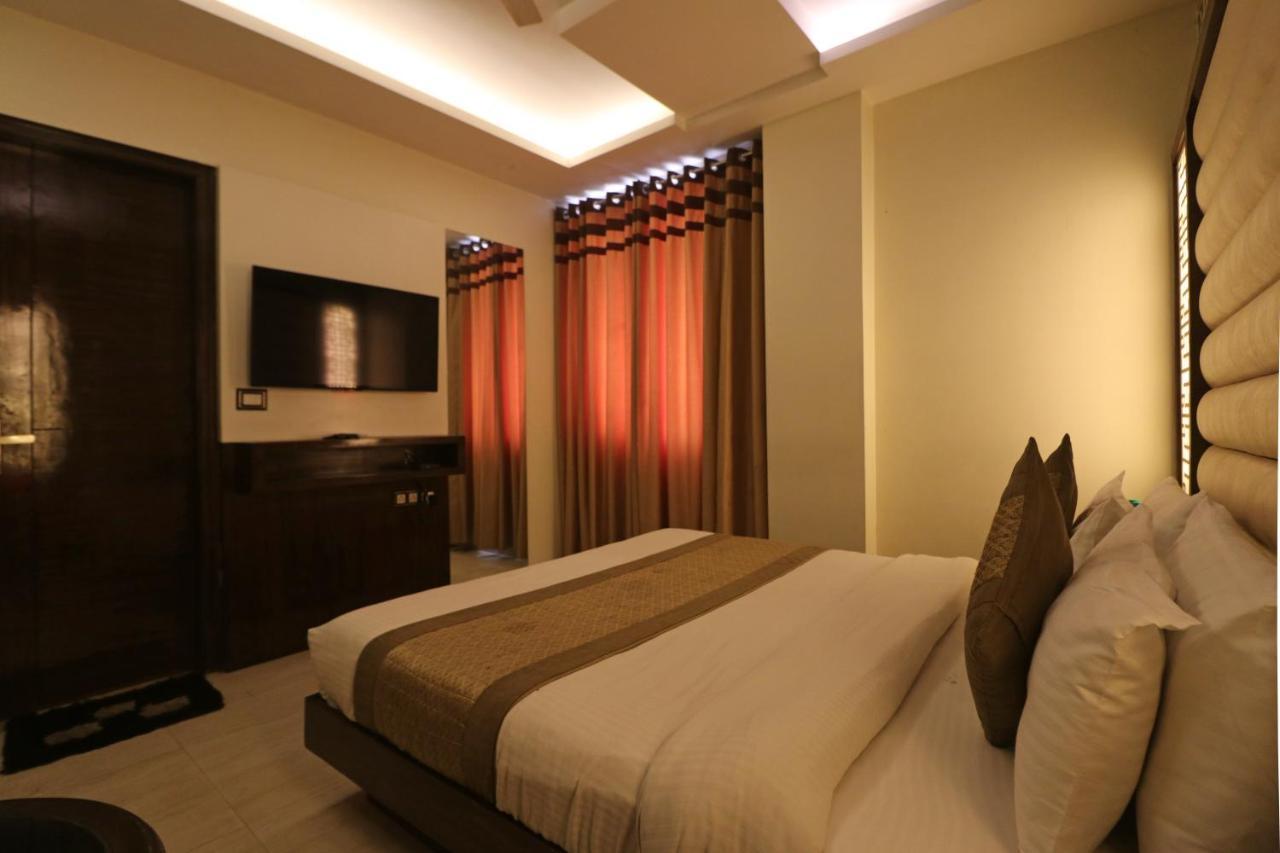Hotel Mannat International By Mannat New Delhi Bagian luar foto