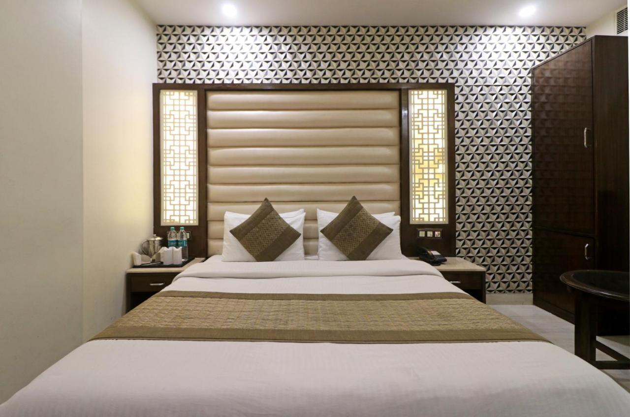 Hotel Mannat International By Mannat New Delhi Bagian luar foto