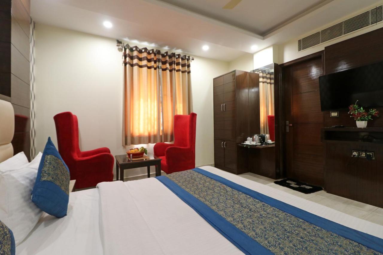 Hotel Mannat International By Mannat New Delhi Bagian luar foto