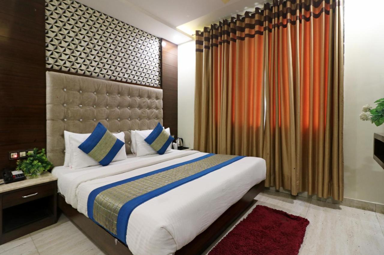 Hotel Mannat International By Mannat New Delhi Bagian luar foto