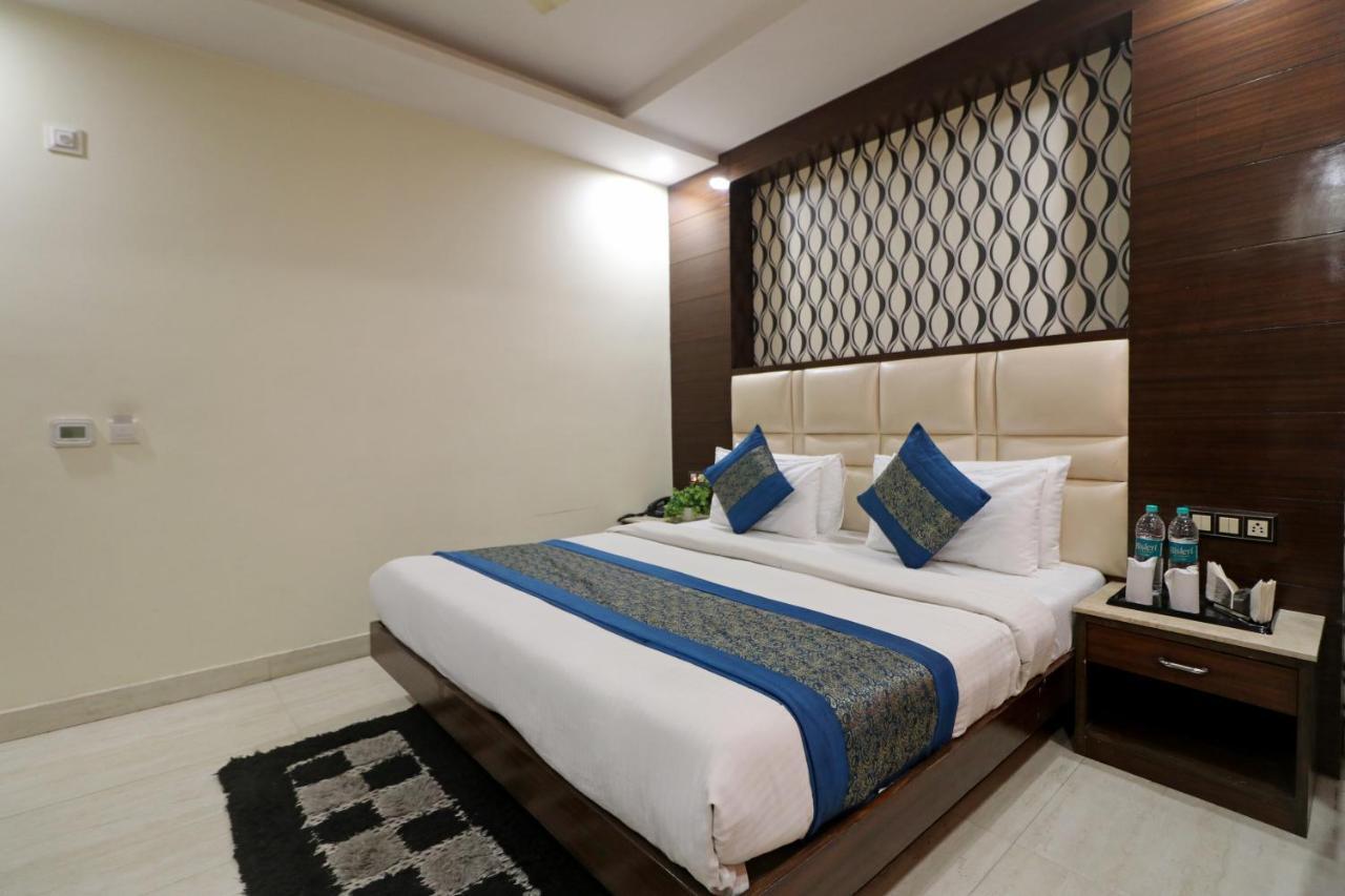 Hotel Mannat International By Mannat New Delhi Bagian luar foto