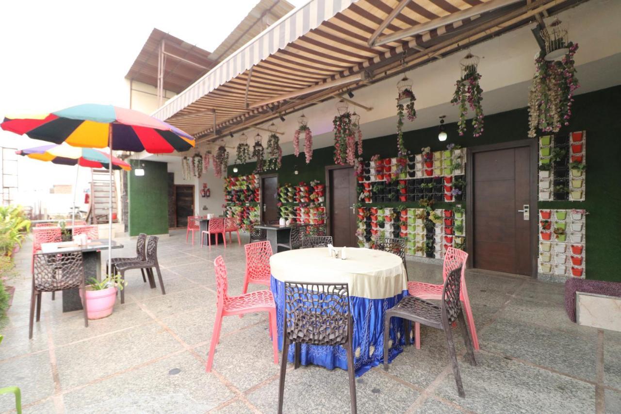 Hotel Mannat International By Mannat New Delhi Bagian luar foto